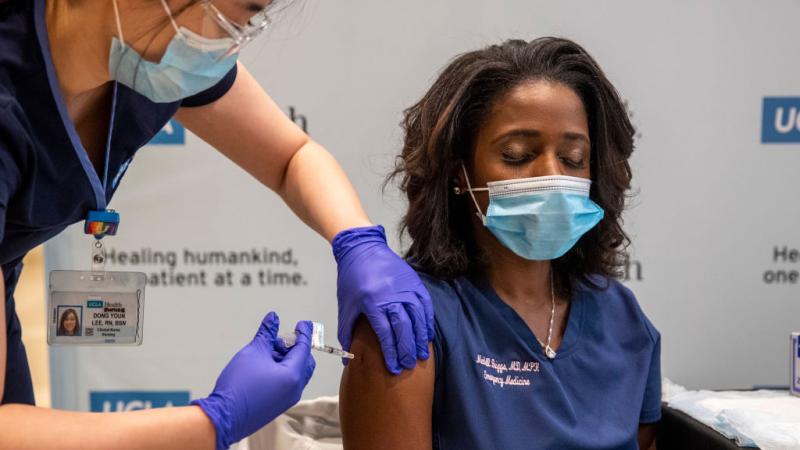 Doctor gets COVID vaccine